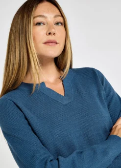 Kiltartan Women’s textured knitted sweatshirt - Indigo